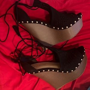 6’ wedge, suede material